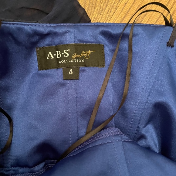 Beautiful navy gown - Picture 4 of 4